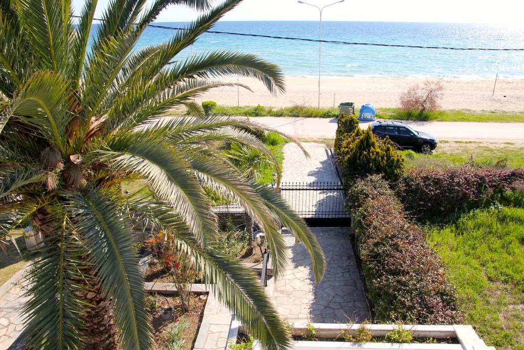 Beach Front Villa Nea Kallikrateia Buitenkant foto
