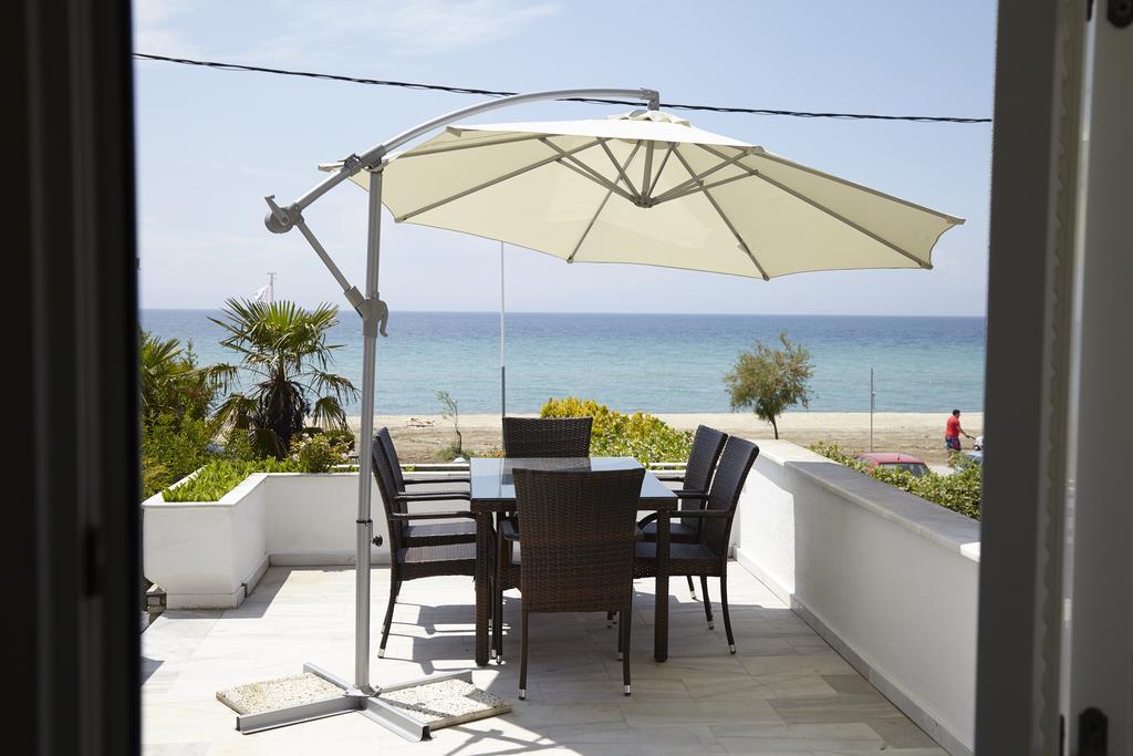 Beach Front Villa Nea Kallikrateia Buitenkant foto