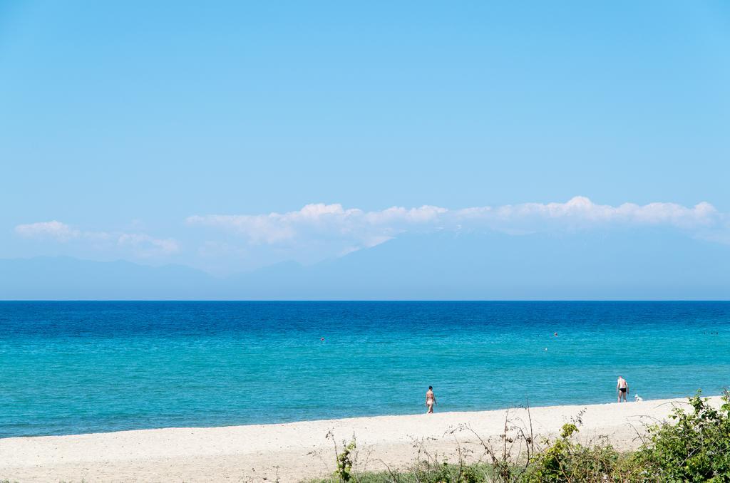 Beach Front Villa Nea Kallikrateia Buitenkant foto