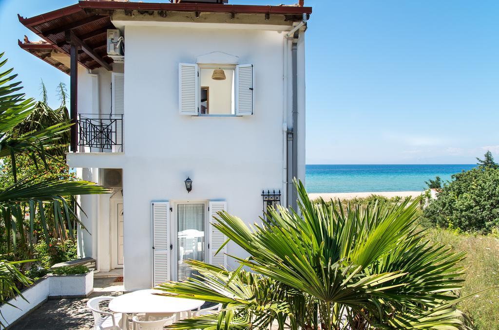 Beach Front Villa Nea Kallikrateia Buitenkant foto